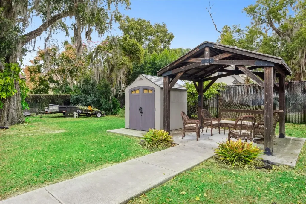 27 S Center Street Eustis FL 32726