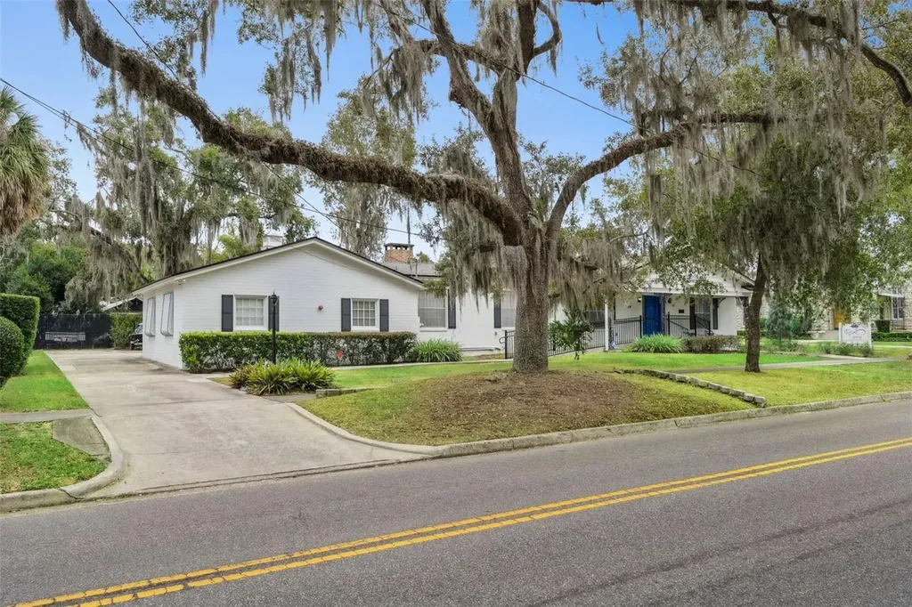 27 S Center Street Eustis FL 32726