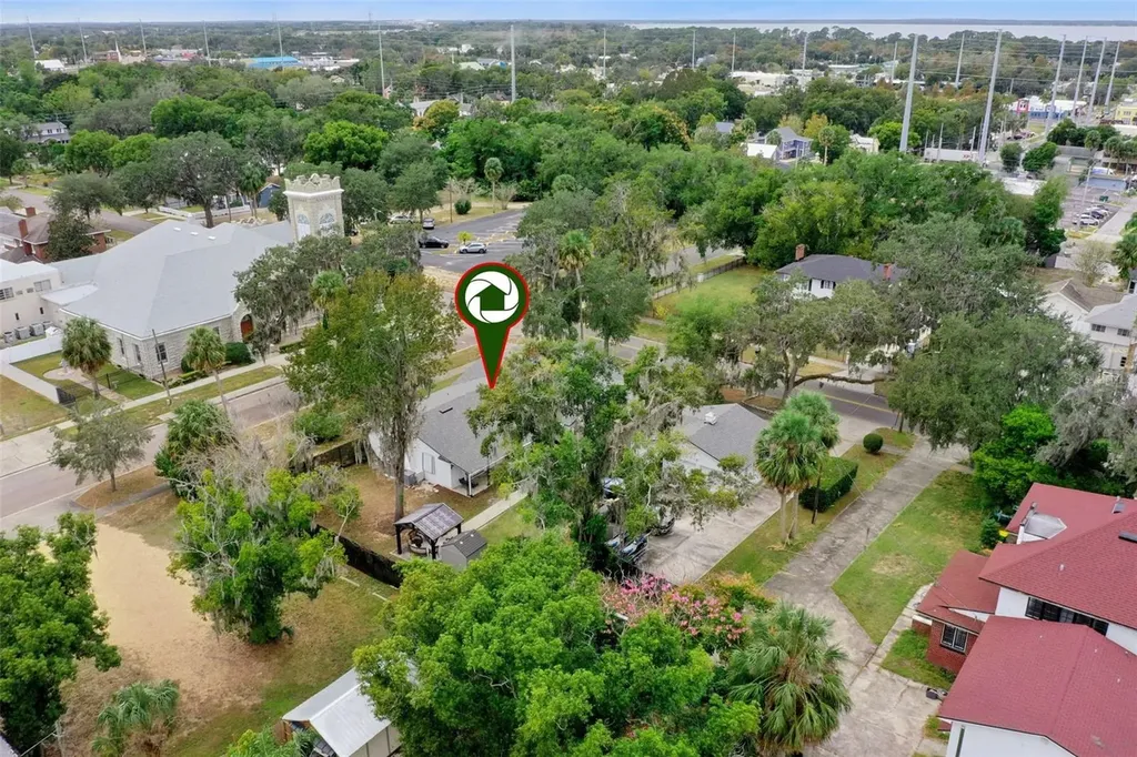 27 S Center Street Eustis FL 32726