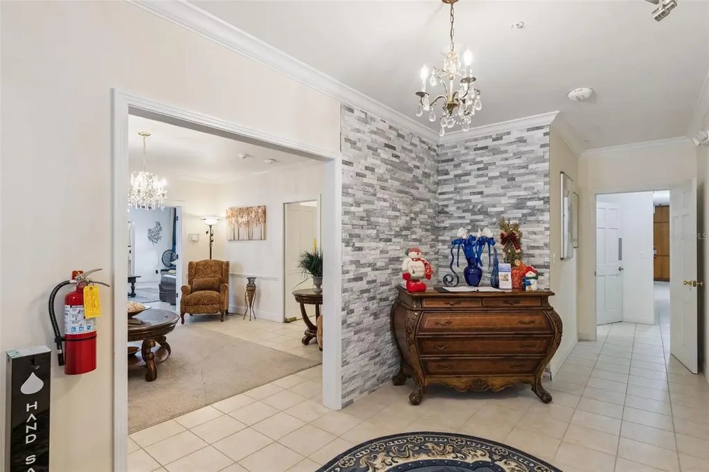 27 S Center Street Eustis FL 32726