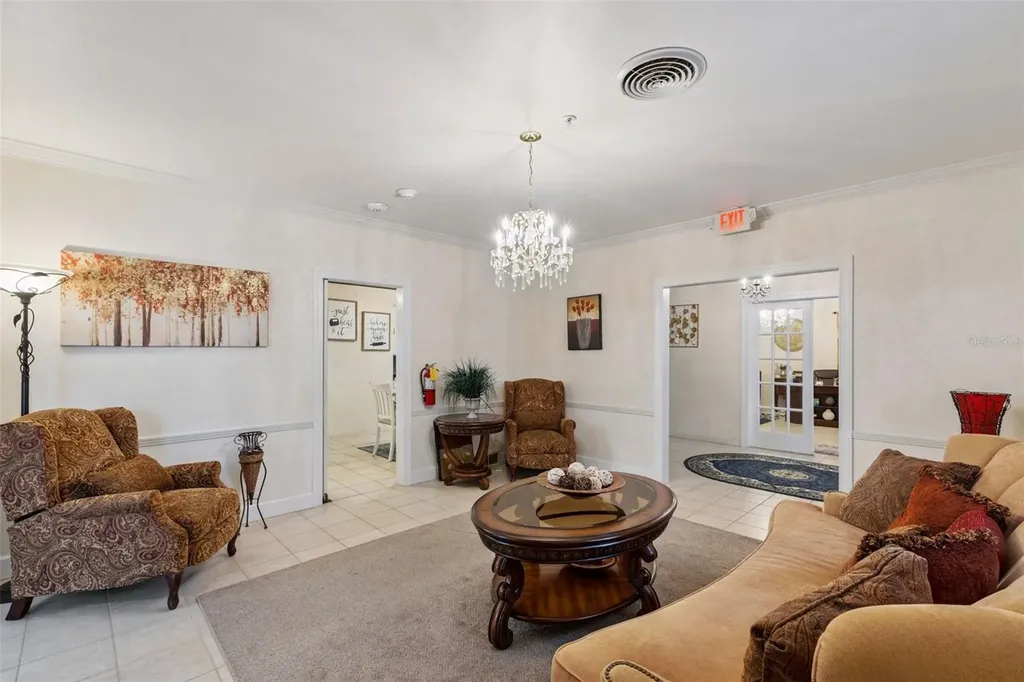 27 S Center Street Eustis FL 32726