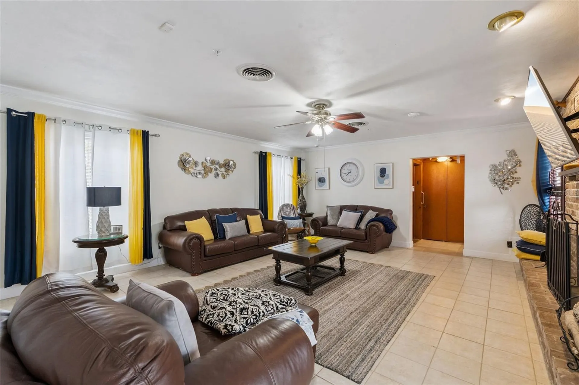 27 S Center Street Eustis FL 32726