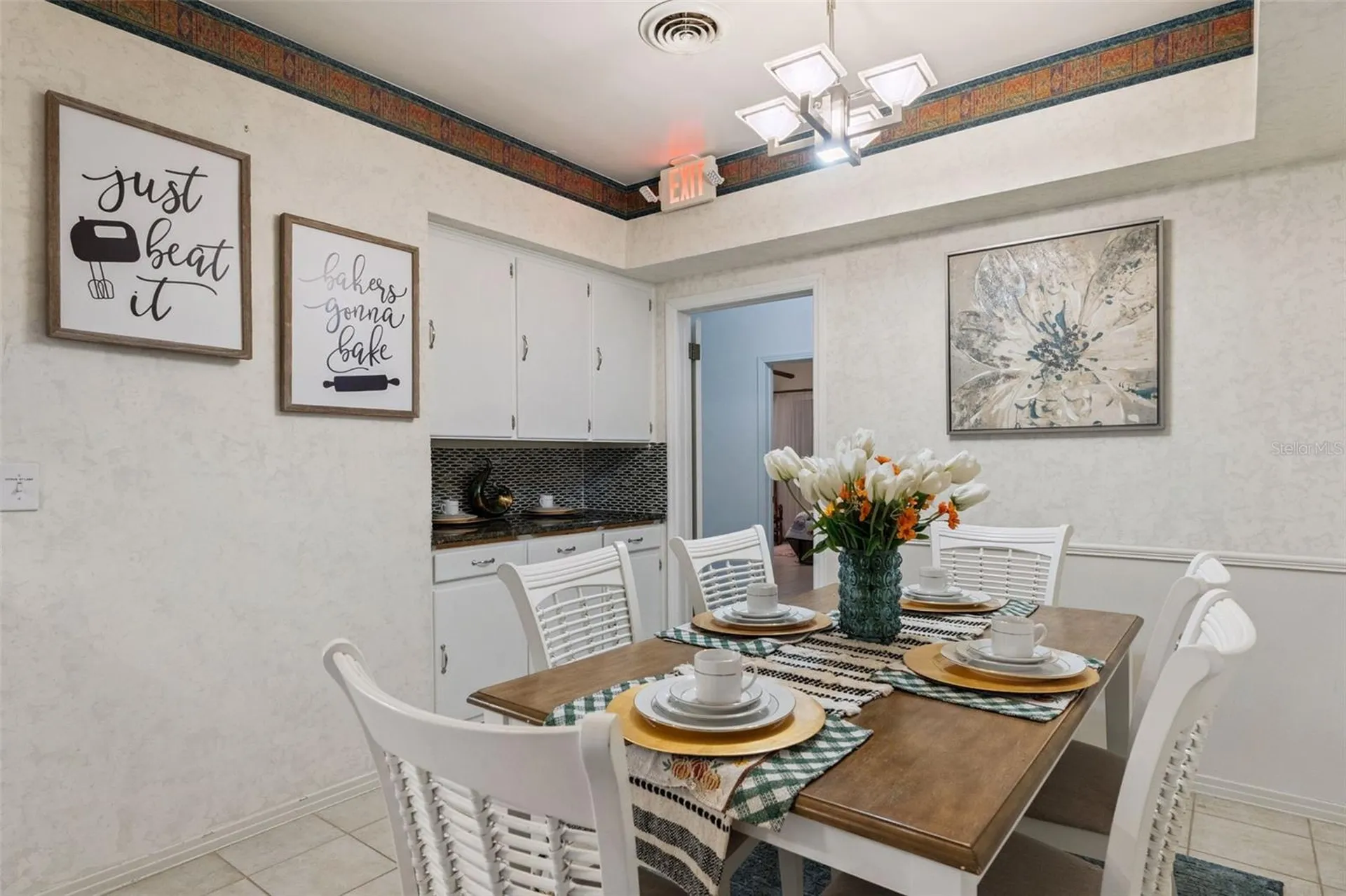 27 S Center Street Eustis FL 32726