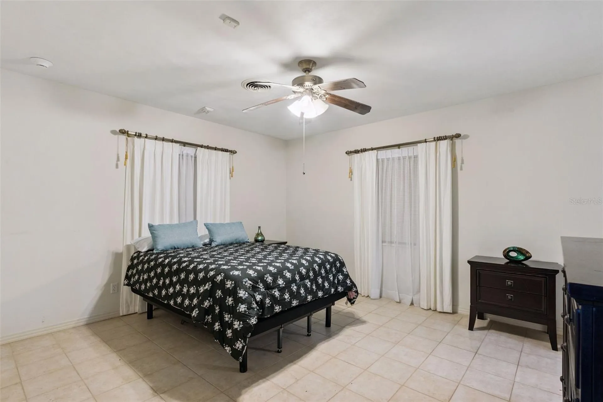 27 S Center Street Eustis FL 32726