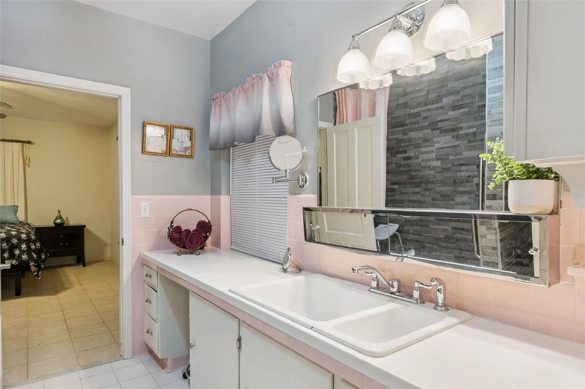 27 S Center Street Eustis FL 32726