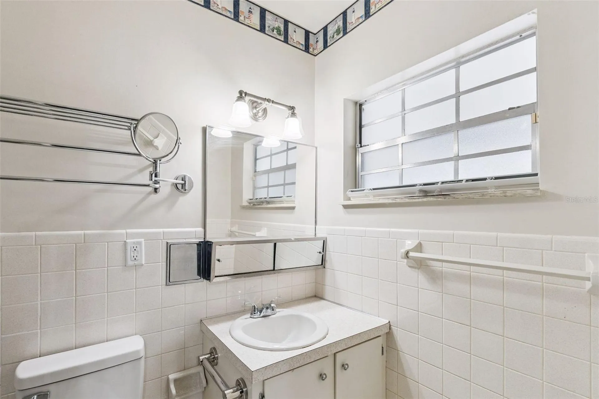 27 S Center Street Eustis FL 32726