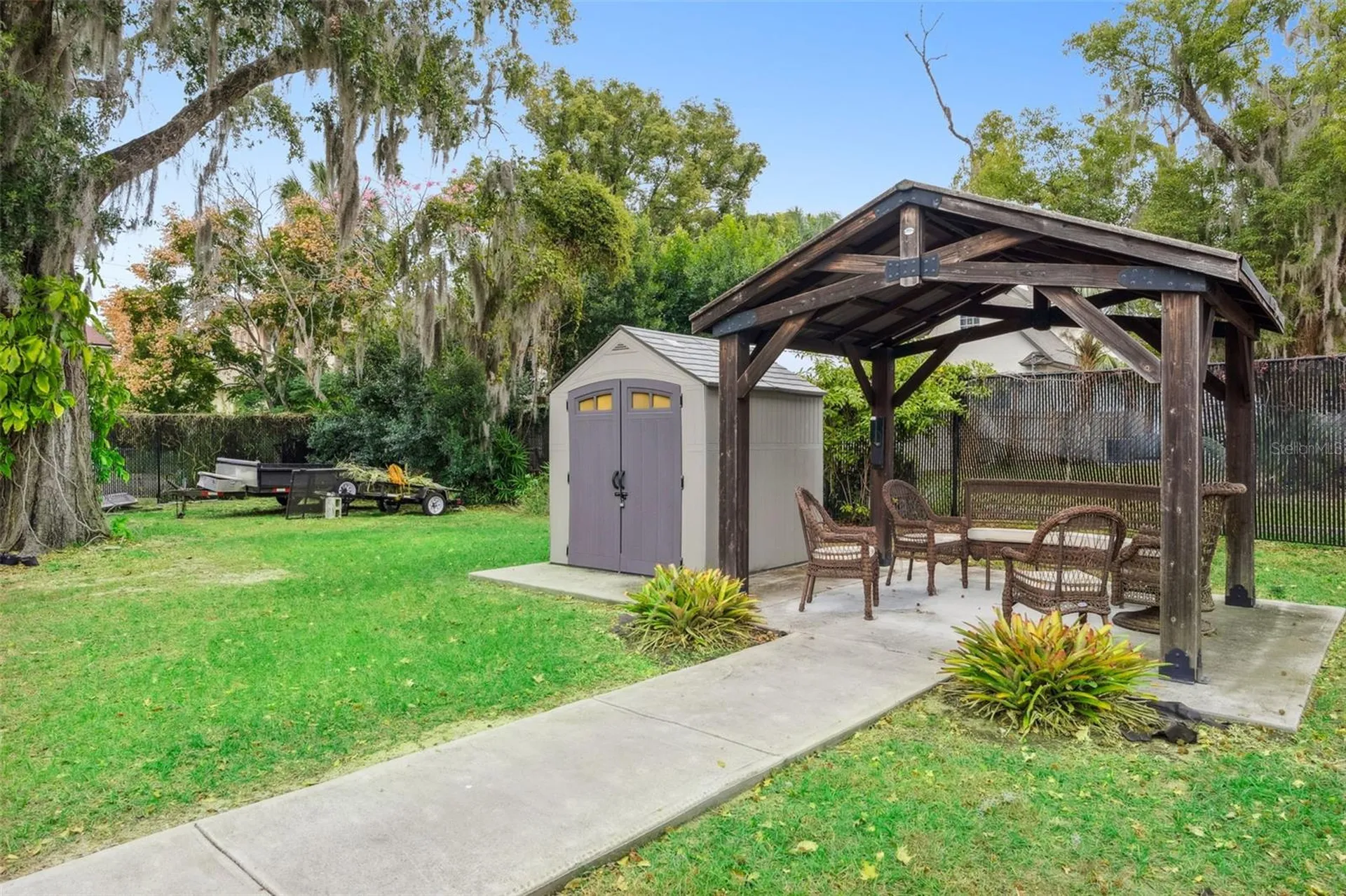 27 S Center Street Eustis FL 32726