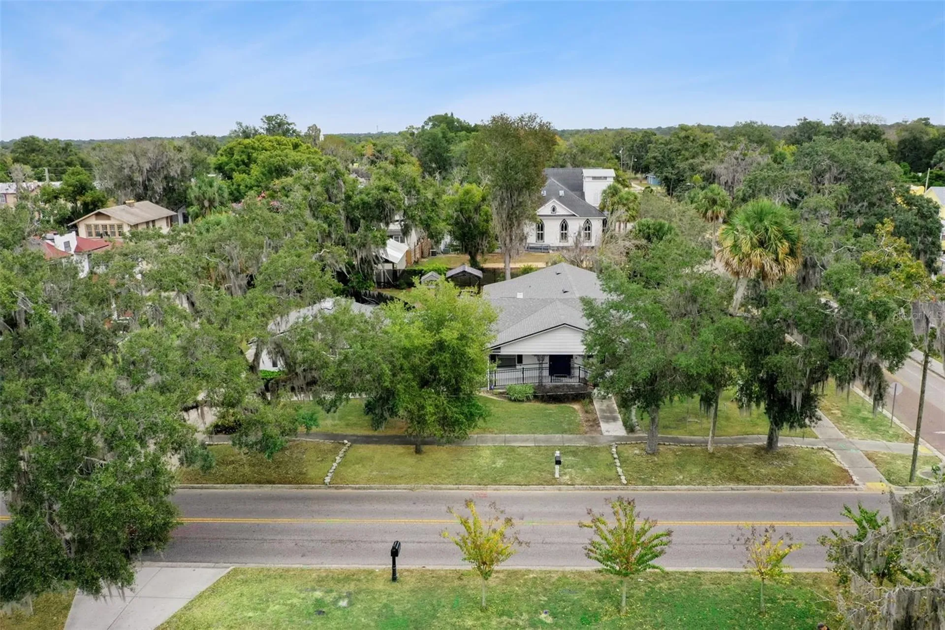 27 S Center Street Eustis FL 32726