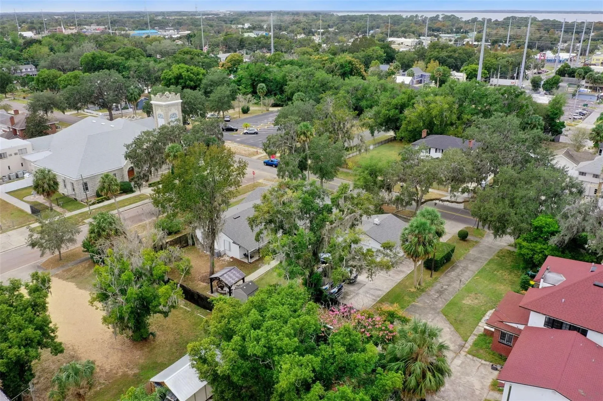 27 S Center Street Eustis FL 32726