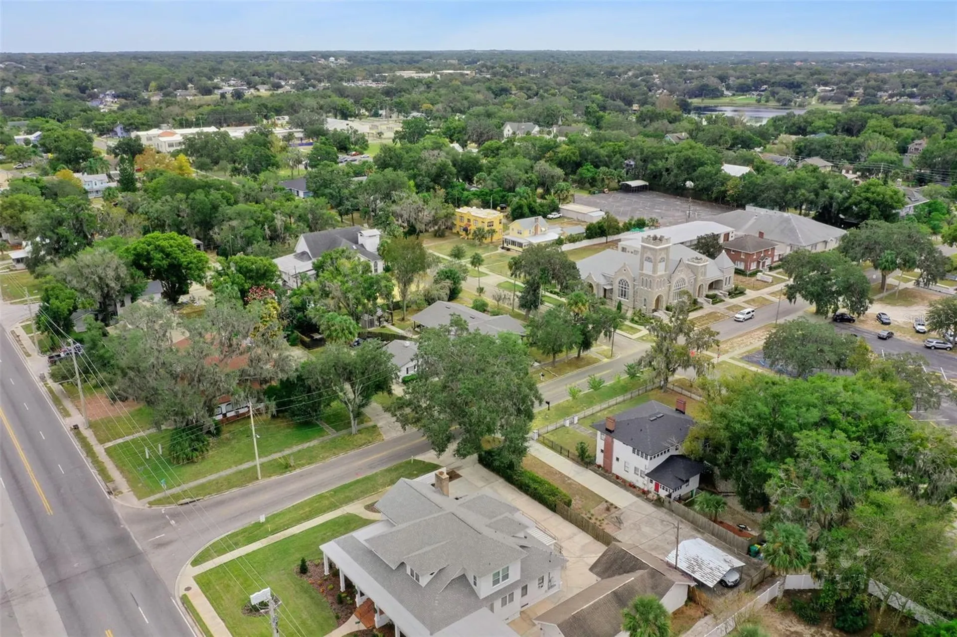 27 S Center Street Eustis FL 32726