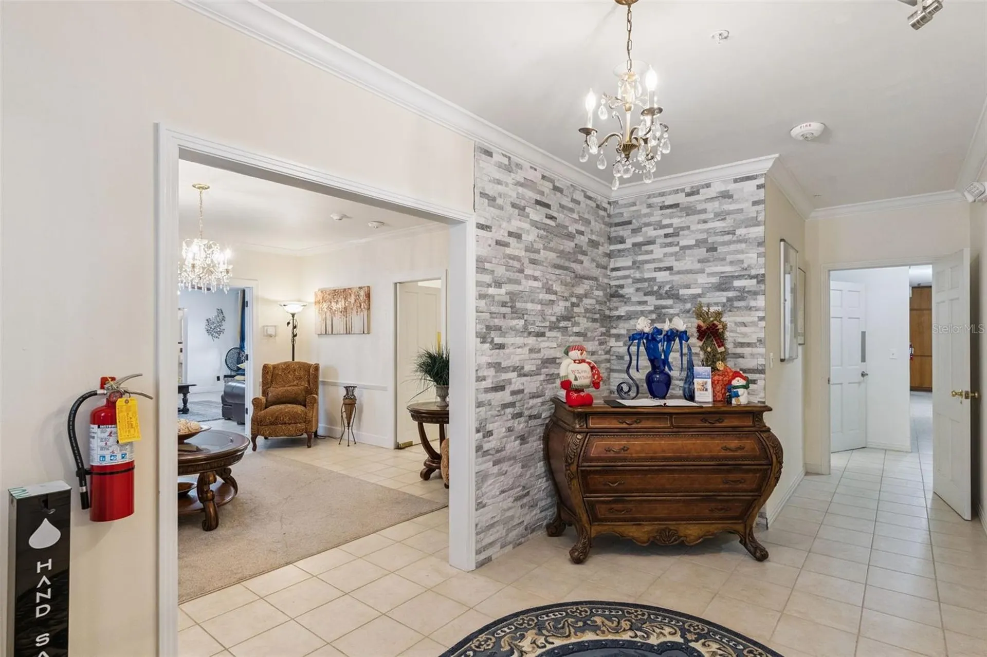 27 S Center Street Eustis FL 32726