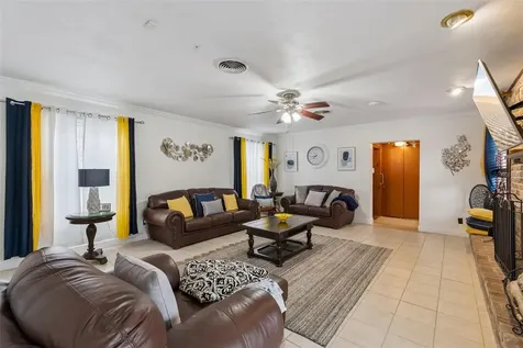 27 S Center Street Eustis FL 32726