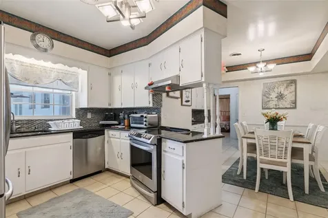 27 S Center Street Eustis FL 32726