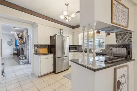 27 S Center Street Eustis FL 32726