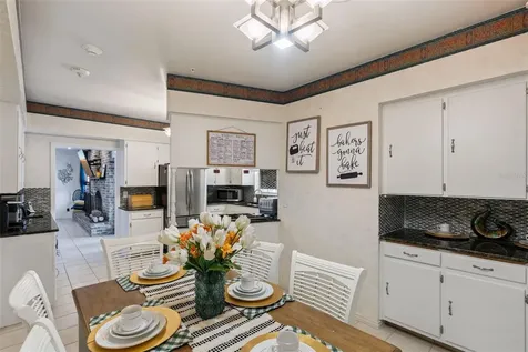 27 S Center Street Eustis FL 32726