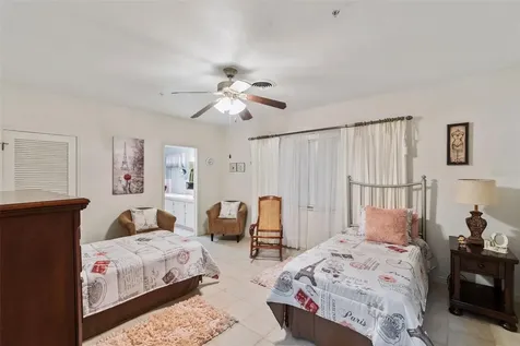 27 S Center Street Eustis FL 32726