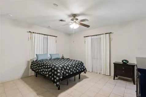 27 S Center Street Eustis FL 32726