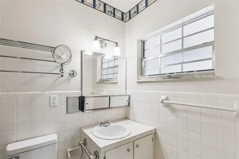 27 S Center Street Eustis FL 32726