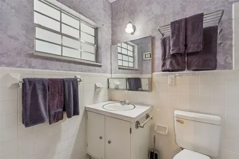 27 S Center Street Eustis FL 32726