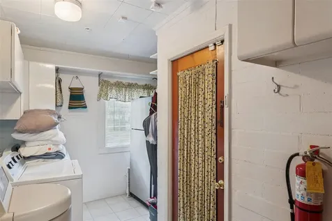 27 S Center Street Eustis FL 32726