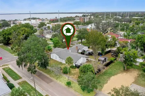 27 S Center Street Eustis FL 32726