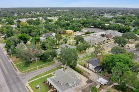 27 S Center Street Eustis FL 32726