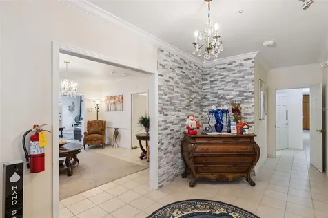 27 S Center Street Eustis FL 32726