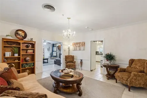 27 S Center Street Eustis FL 32726