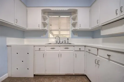 909 W New York Avenue Deland FL 32720