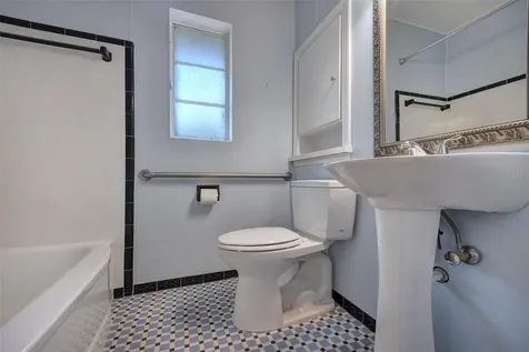 909 W New York Avenue Deland FL 32720