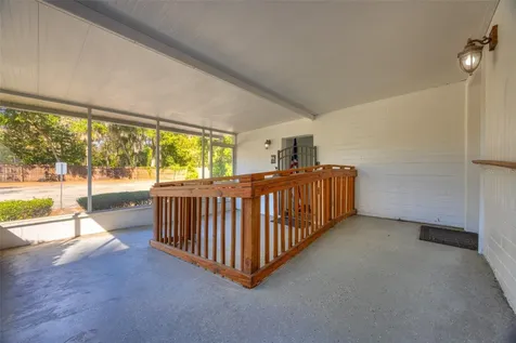 909 W New York Avenue Deland FL 32720