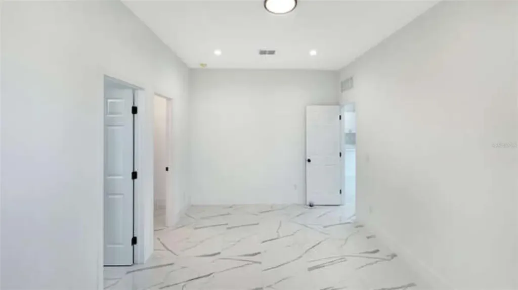 27 W 8th Street Apopka FL 32703