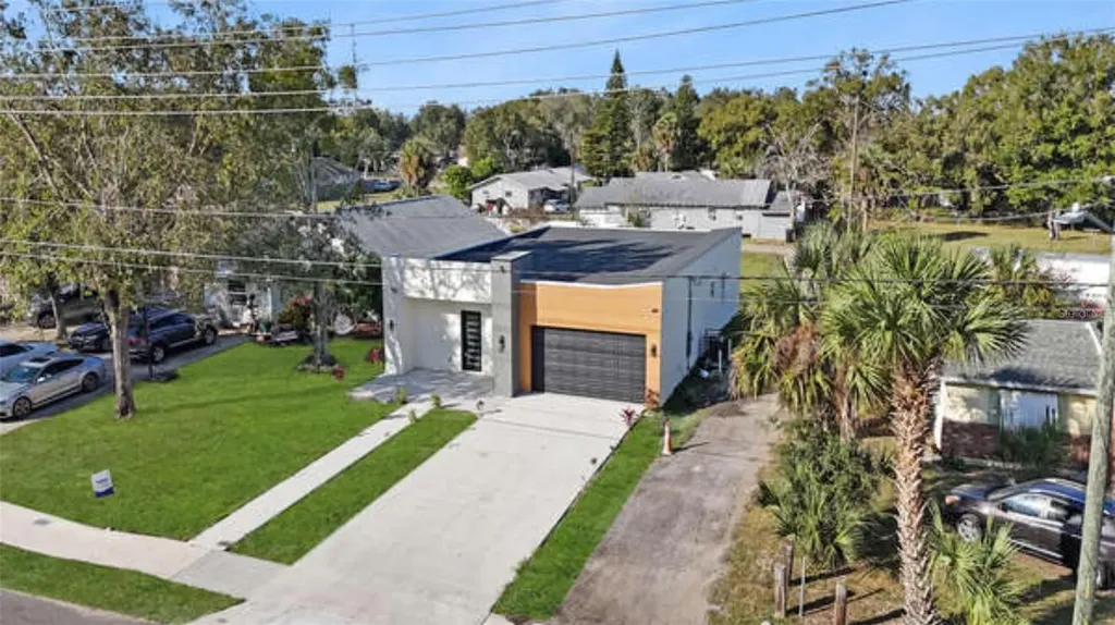 27 W 8th Street Apopka FL 32703