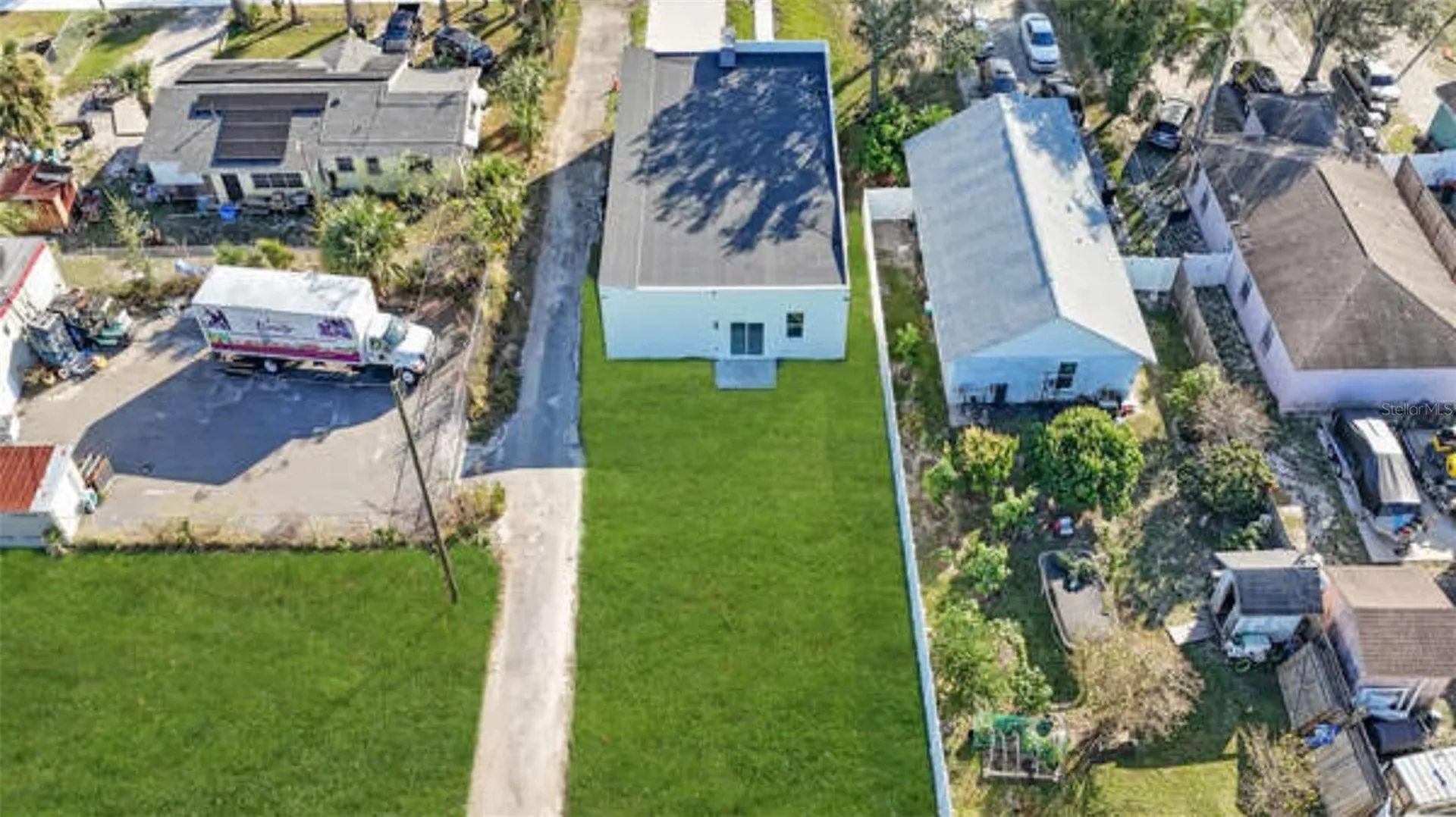 27 W 8th Street Apopka FL 32703