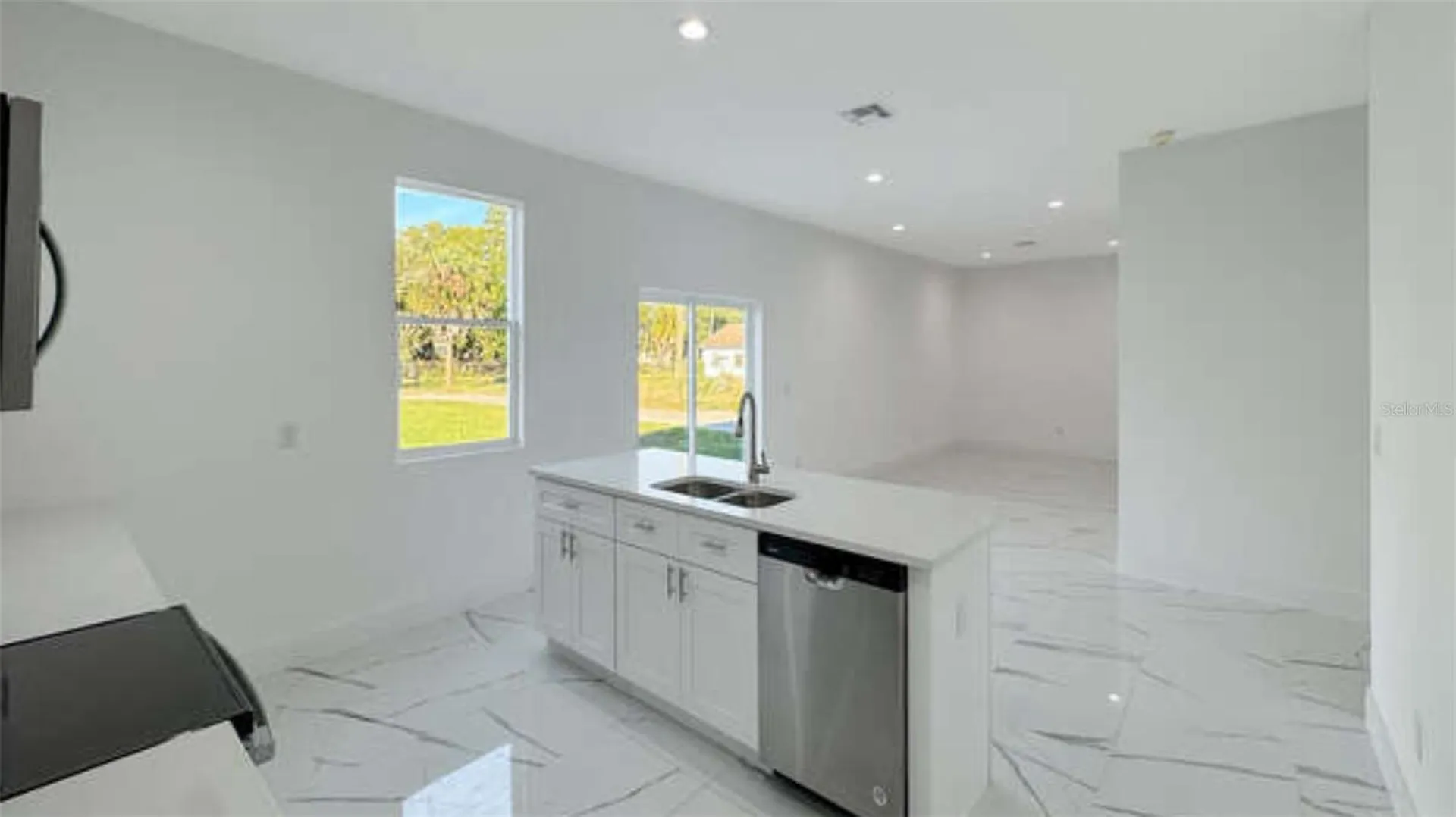 27 W 8th Street Apopka FL 32703