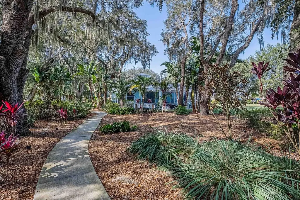 2424 Burns Avenue Lake Wales FL 33898