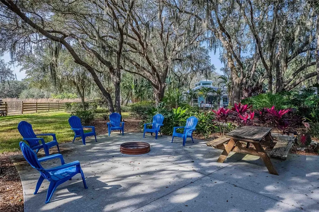 2424 Burns Avenue Lake Wales FL 33898