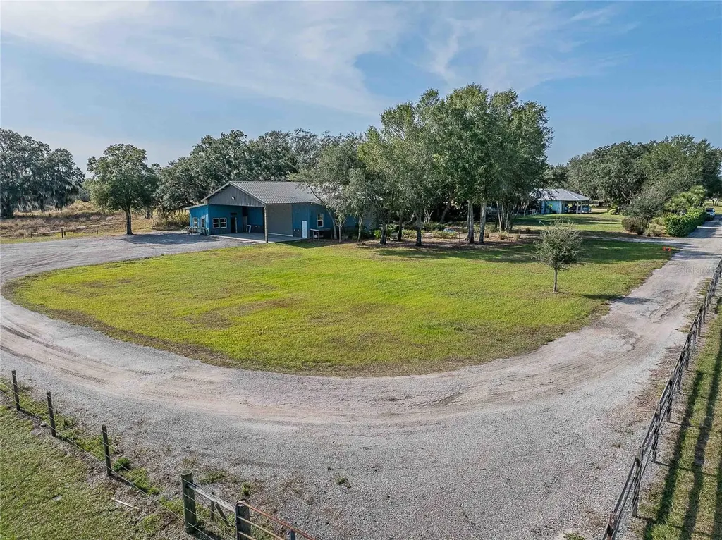 2424 Burns Avenue Lake Wales FL 33898