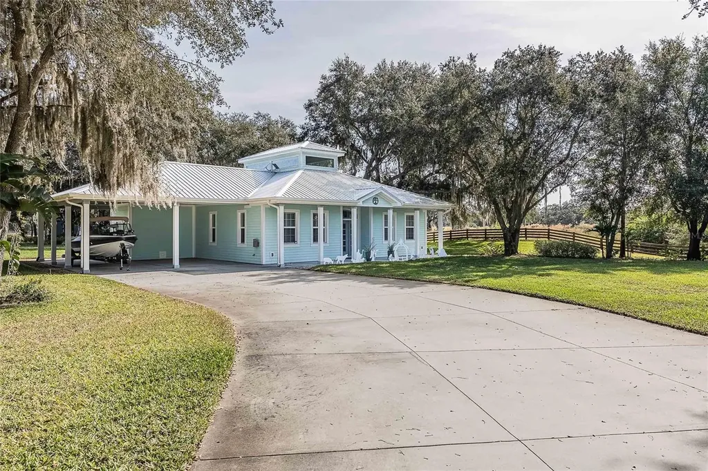 2424 Burns Avenue Lake Wales FL 33898