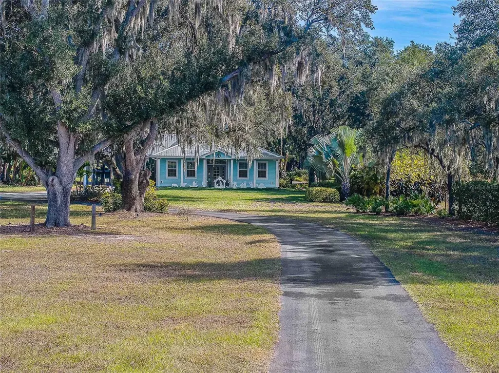 2424 Burns Avenue Lake Wales FL 33898