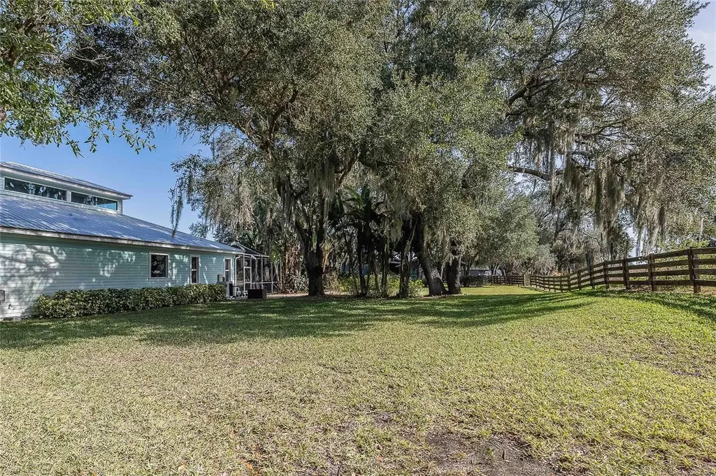2424 Burns Avenue Lake Wales FL 33898