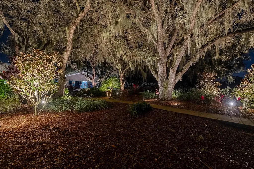 2424 Burns Avenue Lake Wales FL 33898