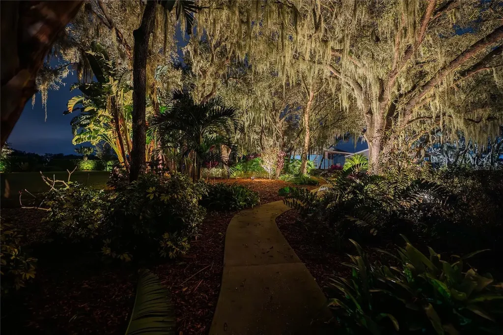 2424 Burns Avenue Lake Wales FL 33898