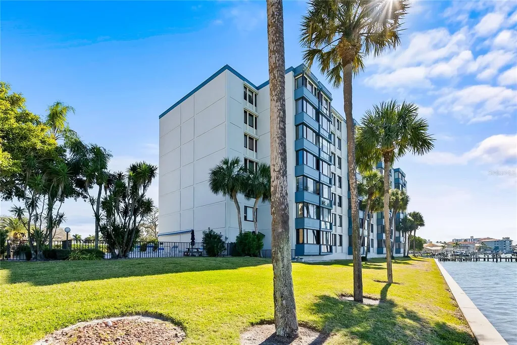 644 Island Way Clearwater Beach FL 33767