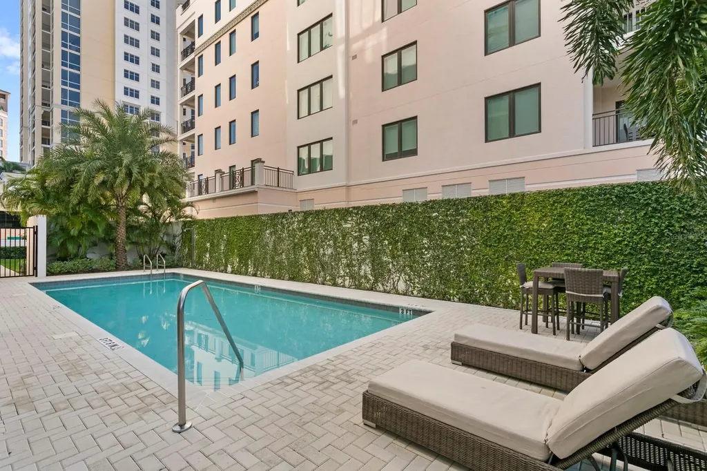 176 4th Avenue NE St Petersburg FL 33701
