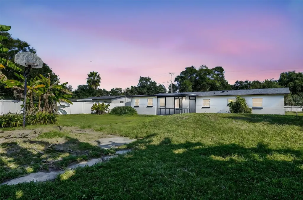 3034 Touraine Avenue Orlando FL 32812