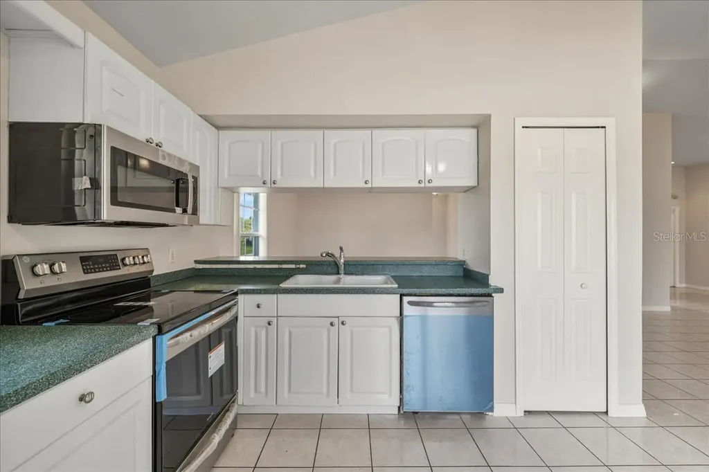 1324 SW 8th Court Cape Coral FL 33991