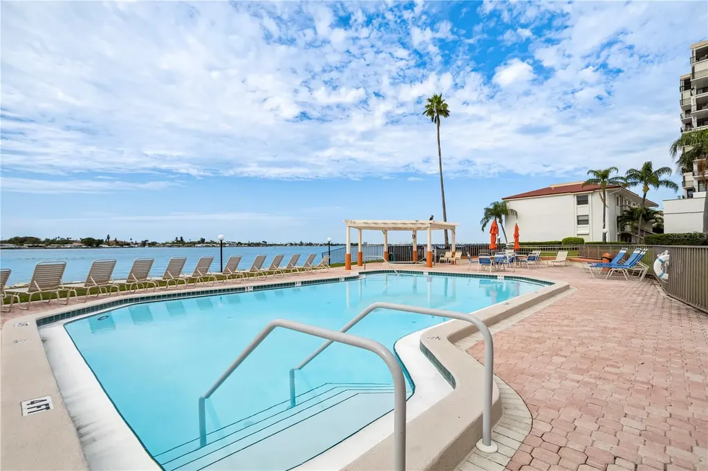 6279 Sun Boulevard St Petersburg FL 33715