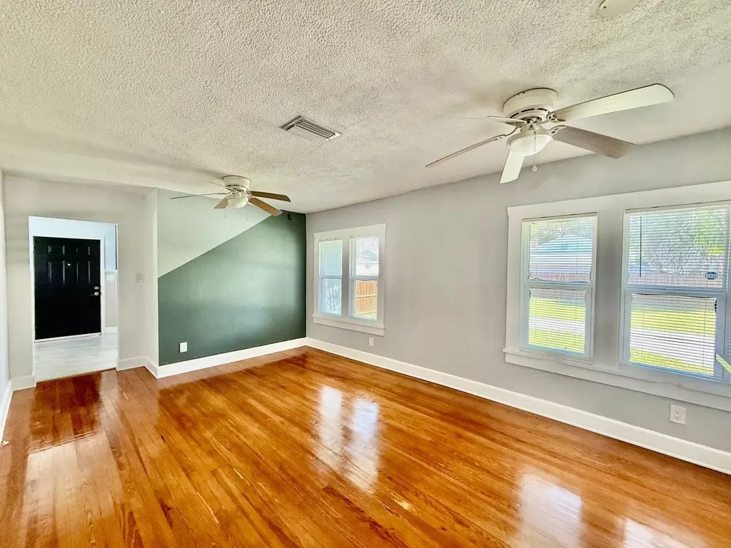 2120 46th Avenue N St Petersburg FL 33714