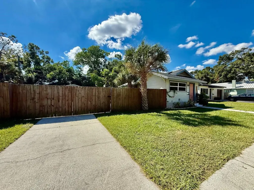 2120 46th Avenue N St Petersburg FL 33714